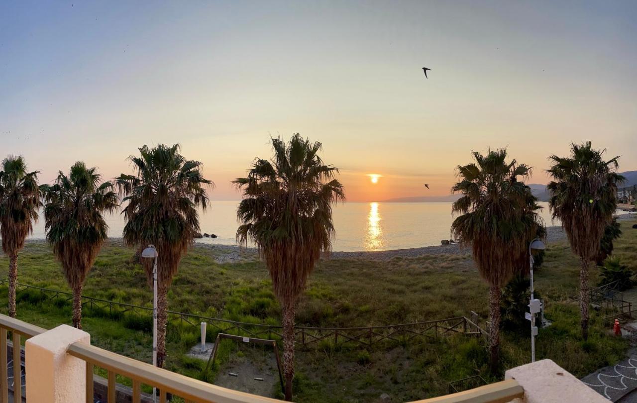 Caroni - Casa Sul Mare Apartment Caronia Marina ภายนอก รูปภาพ