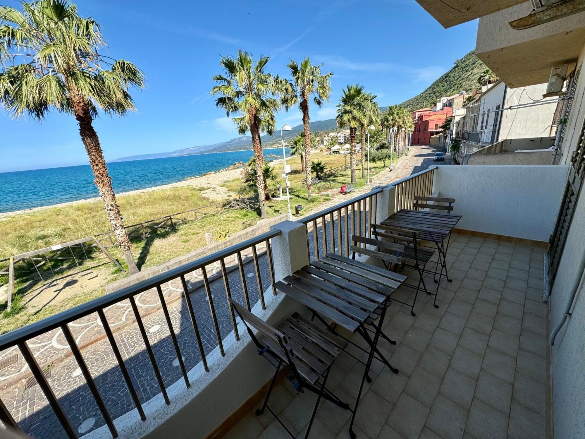 Caroni - Casa Sul Mare Apartment Caronia Marina ภายนอก รูปภาพ